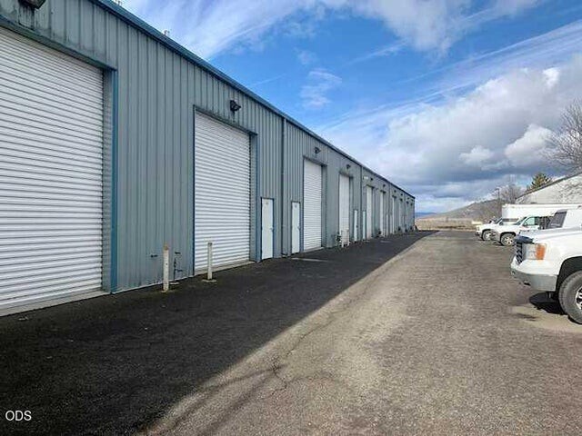 More Photos Of 652 W Dutton Rd, Eagle Point Industrial For Lease