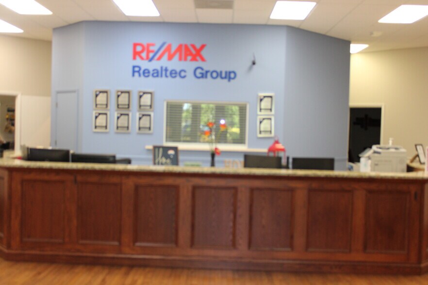 More Photos Of 4175 Woodlands Pky, Palm Harbor Coworking Space
