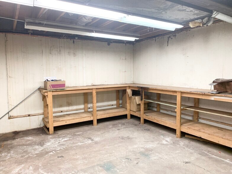 More Photos Of 929 N 5th Ave, Kankakee Storefront Retail Office For Sale