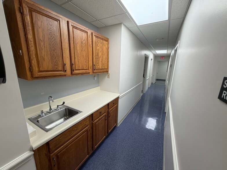 More Photos Of 311 W Wendover Ave, Greensboro Medical For Lease