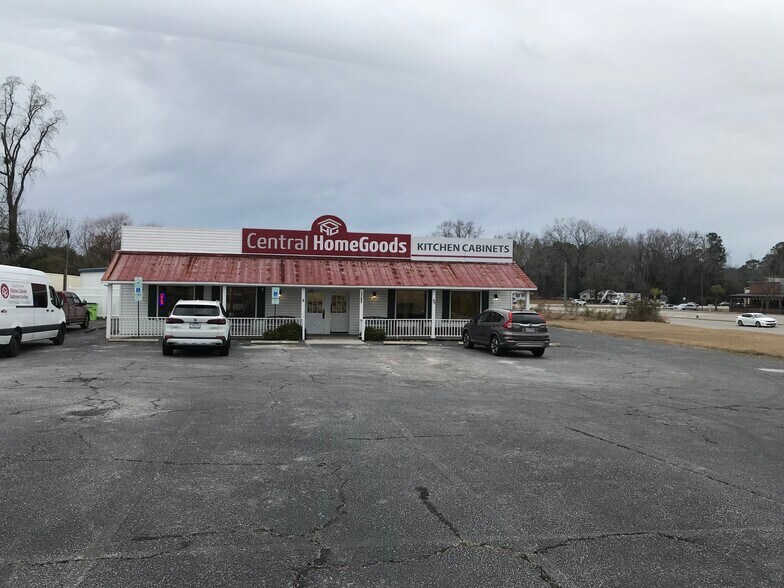 More Photos Of 1702 S Madison St, Whiteville Freestanding For Sale