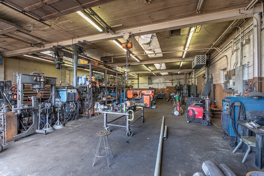 More Photos Of 612 W 3rd Ave, Moses Lake Industrial For Sale