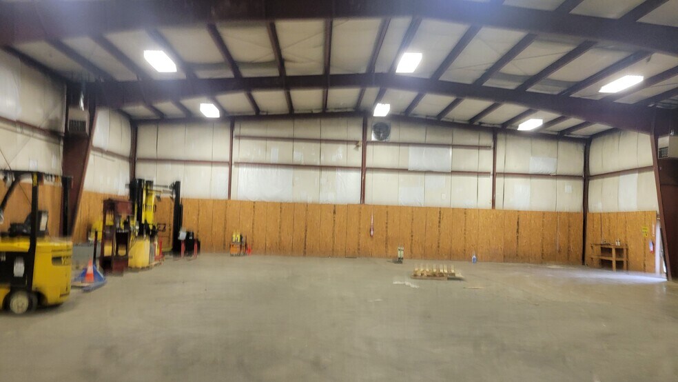 More Photos Of 4 Hadden Dr, Montgomery Warehouse For Lease