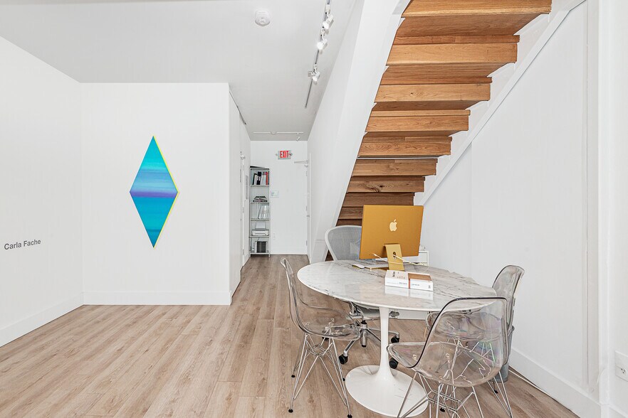 More Photos Of 260 Crandon Blvd, Key Biscayne Bank For Lease