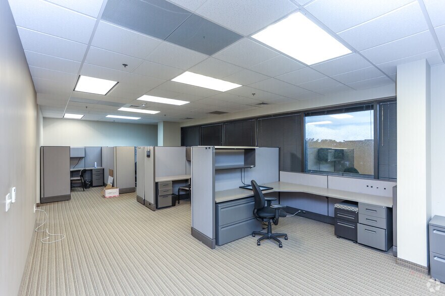 More Photos Of 450 E John Carpenter Fwy, Irving Office For Lease