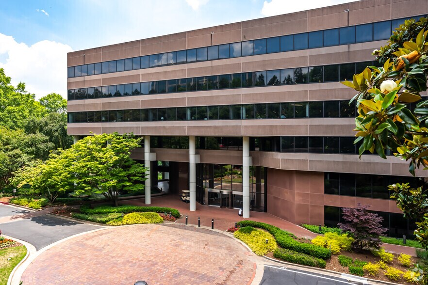 More Photos Of 1600 Parkwood Cir SE, Atlanta Office For Lease
