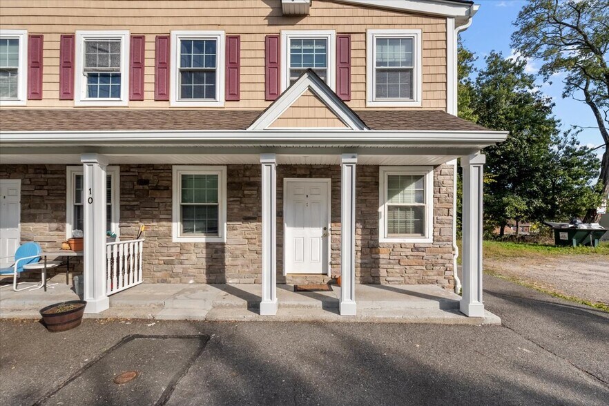 More Photos Of 10 Burnside Ave, Congers Apartments For Sale