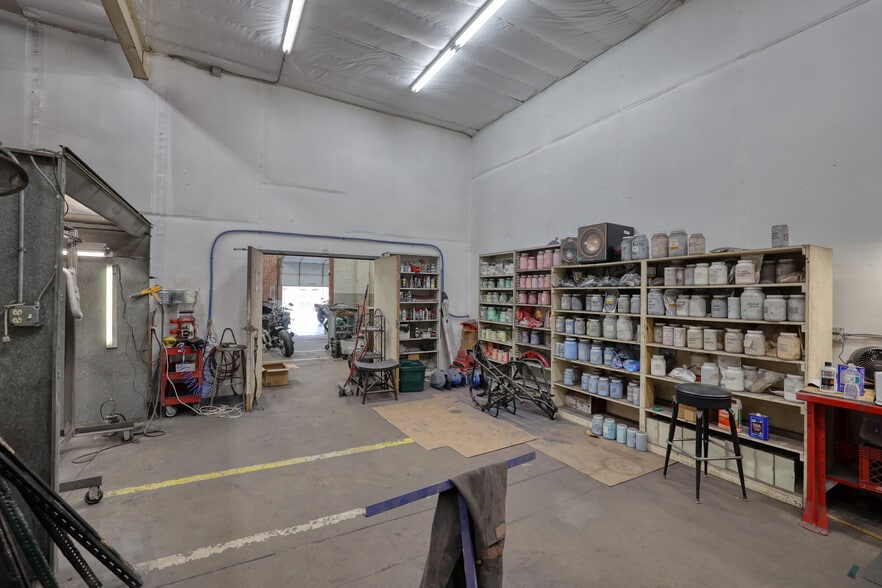 More Photos Of 8213 Gravois Rd, Affton Warehouse For Sale