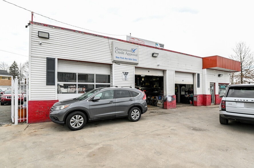More Photos Of 385 New Park Ave, Hartford Auto Repair For Sale