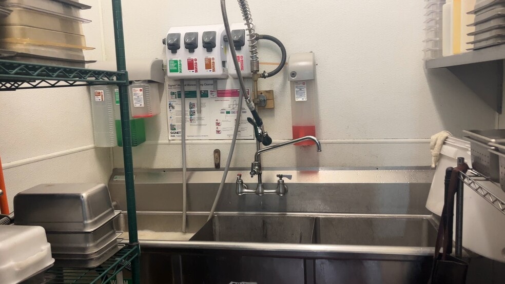 More Photos Of 349 Bedford Ave, Brooklyn Storefront For Lease