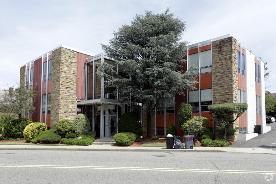 Primary Photo Of 10 Stuyvesant Ave, Lyndhurst Office For Lease
