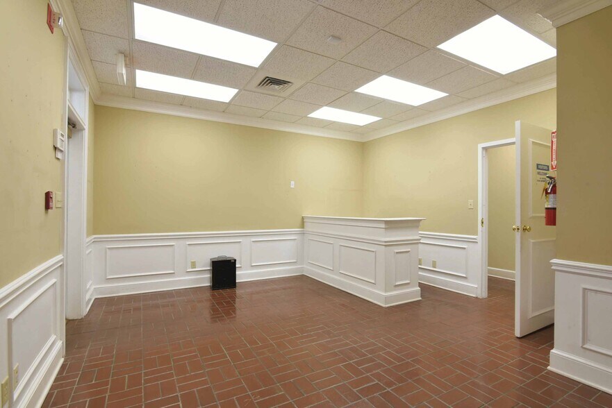 More Photos Of 204 N Westover Blvd, Albany Office For Sale