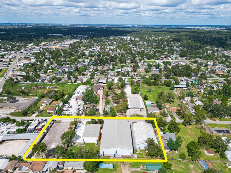 More Photos Of 2202 Lone Oak Rd, Houston Health Club For Lease