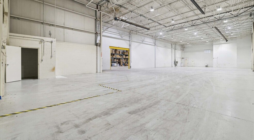 More Photos Of 1250 Kerrisdale Blvd, Newmarket Warehouse For Sale