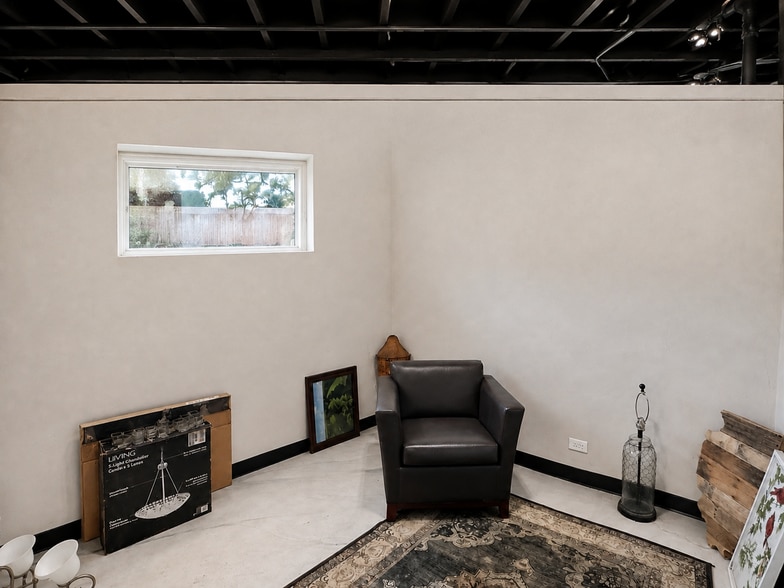 More Photos Of 44 W Lincoln Hwy, Chicago Heights Office For Lease