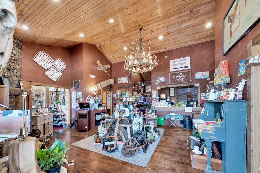 More Photos Of 710 Tenaya St, Hermosa General Retail For Sale