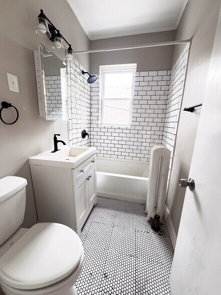 More Photos Of 7850 S Burnham Ave, Chicago Apartments For Sale