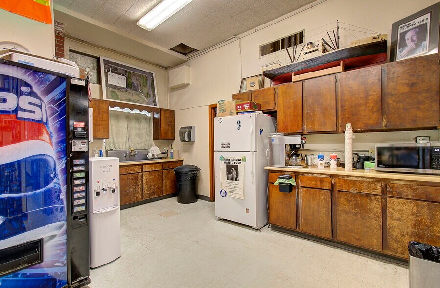 More Photos Of 1205 Ingalls St, Vancouver Lodge Meeting Hall For Sale