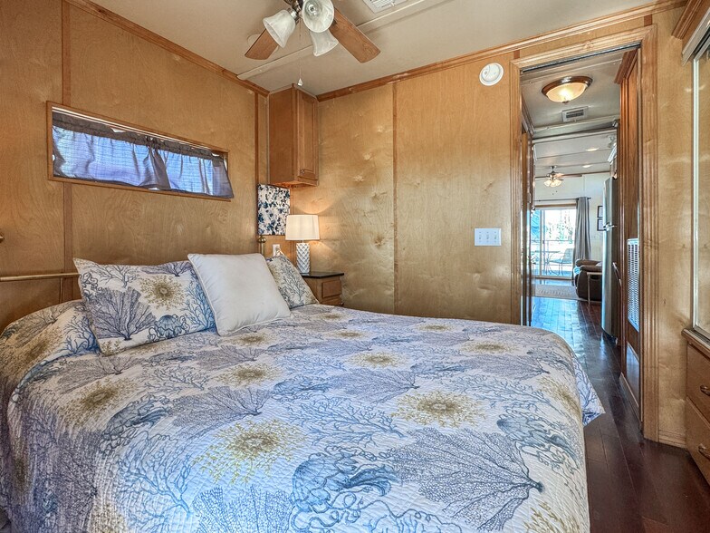 More Photos Of 309 Water St, Apalachicola Marina For Sale