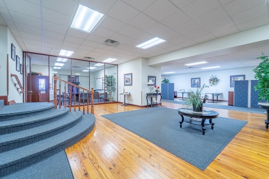 More Photos Of 9 Stewart St, Franklin Office For Sale