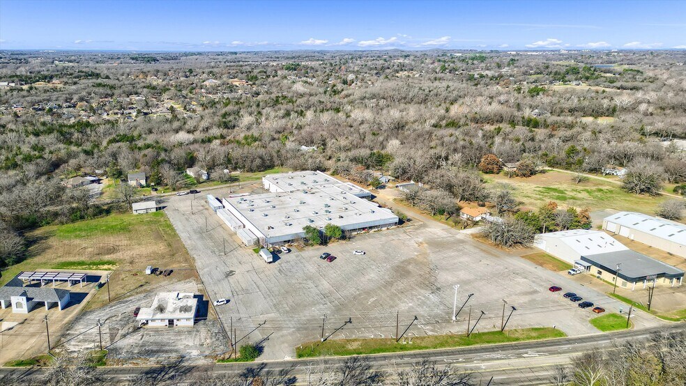 More Photos Of 3101 Woodlawn Blvd, Denison Flex For Lease