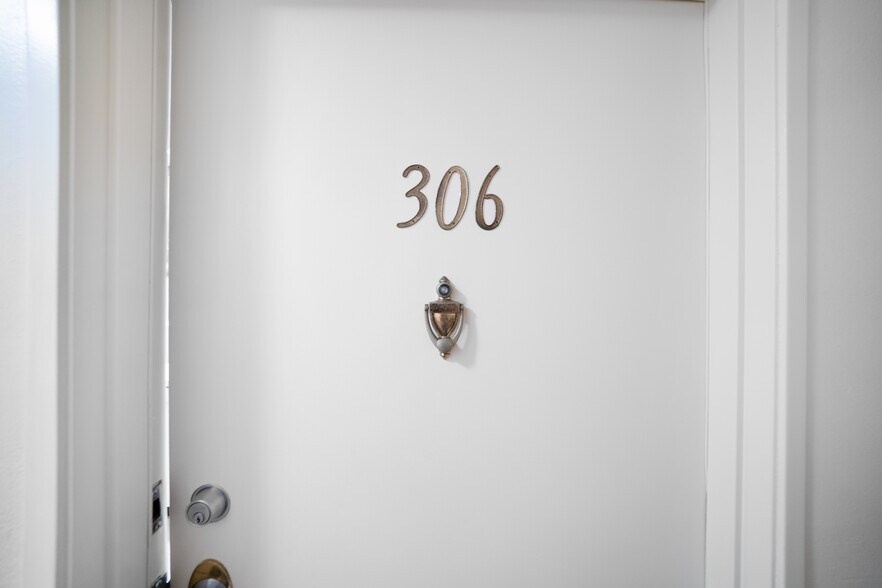 More Photos Of 4651 Cahuenga Blvd, North Hollywood Apartments For Sale