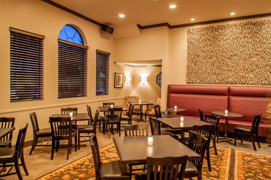 More Photos Of 801 Studewood St, Houston Restaurant For Lease