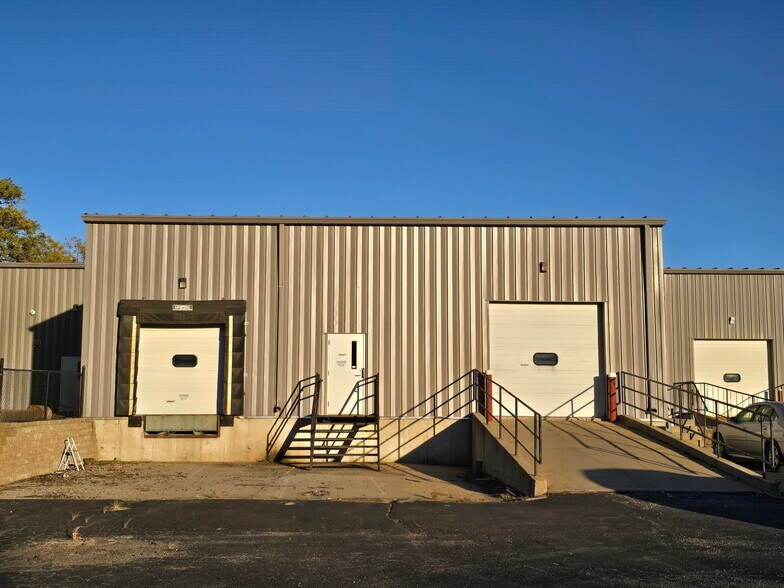 Primary Photo Of 1101 S Broadway St, Yankton Unknown For Lease