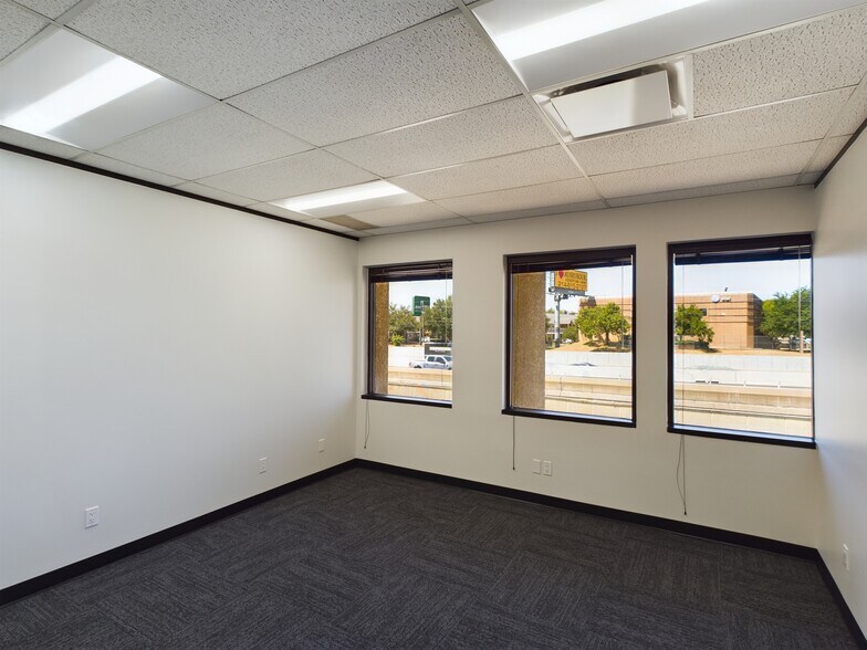 More Photos Of 17440 N Dallas Pky, Dallas Office For Lease