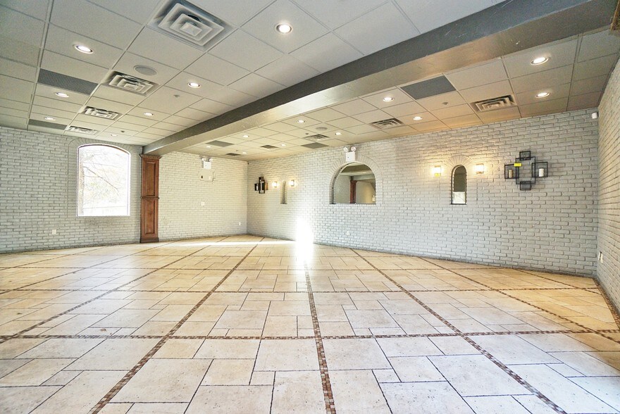 More Photos Of 35 Androvette St, Staten Island Storefront Retail Residential For Lease