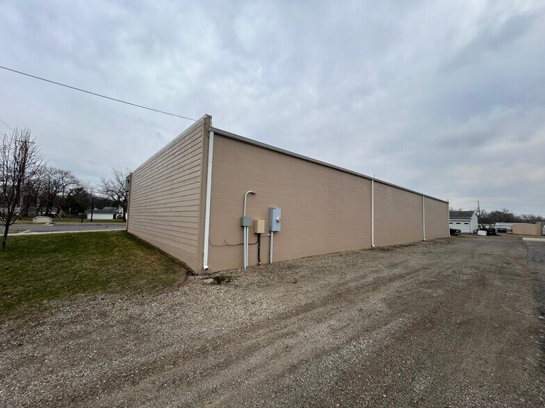 More Photos Of 826 N Martin Luther King Jr Dr, Jackson Freestanding For Sale