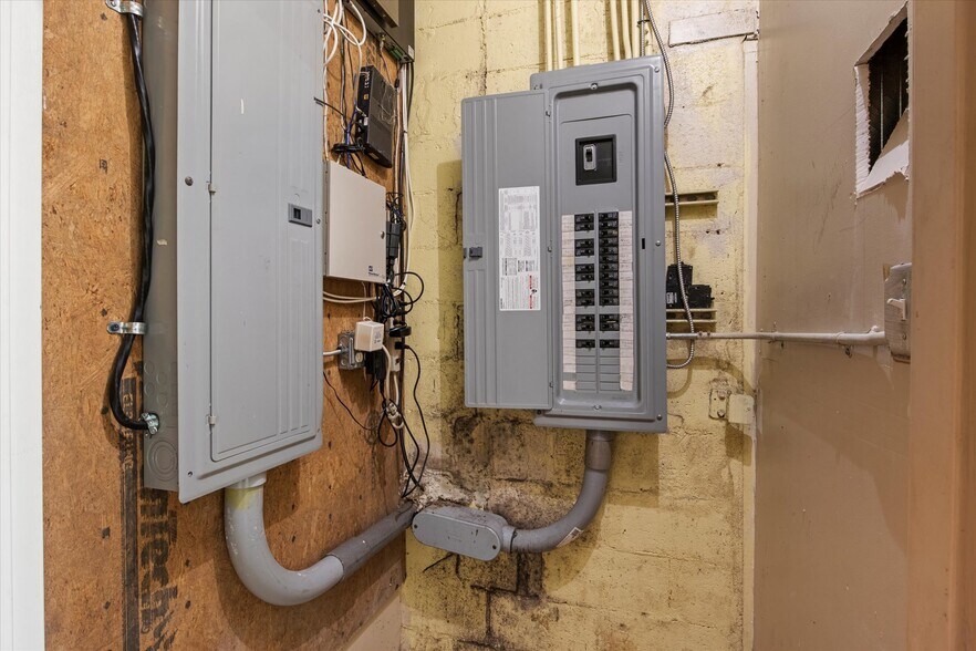 More Photos Of 987 Hollywood Rd NW, Atlanta Industrial For Sale