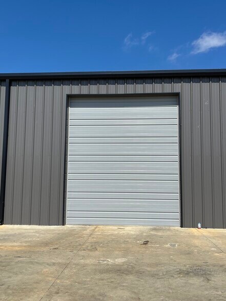 More Photos Of 2212 Trade Drive, Waxahachie General Retail For Lease