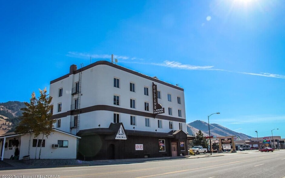 More Photos Of 355 S Washington St, Afton Hotel For Sale