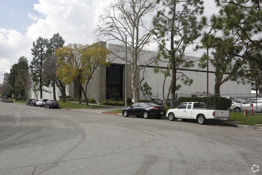 More Photos Of 13545-13565 Larwin Cir, Santa Fe Springs Warehouse For Lease