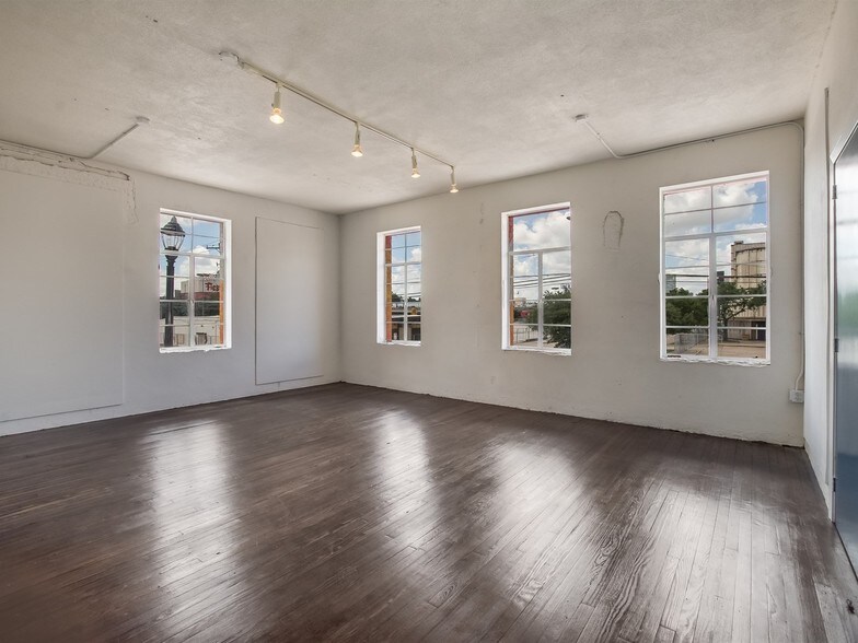 More Photos Of 4118 Fannin St, Houston Storefront For Lease