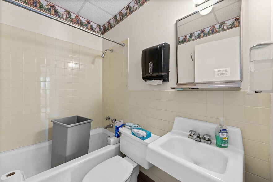 More Photos Of 202 S 9th St, Humboldt General Retail For Sale
