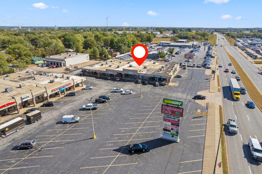 More Photos Of 1059 S Maxwell St, Siloam Springs Storefront For Lease