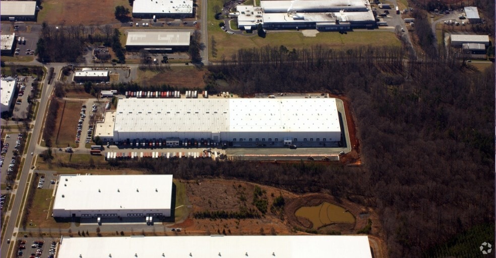 More Photos Of 1017 Corporate Park Dr, Mebane Distribution For Lease