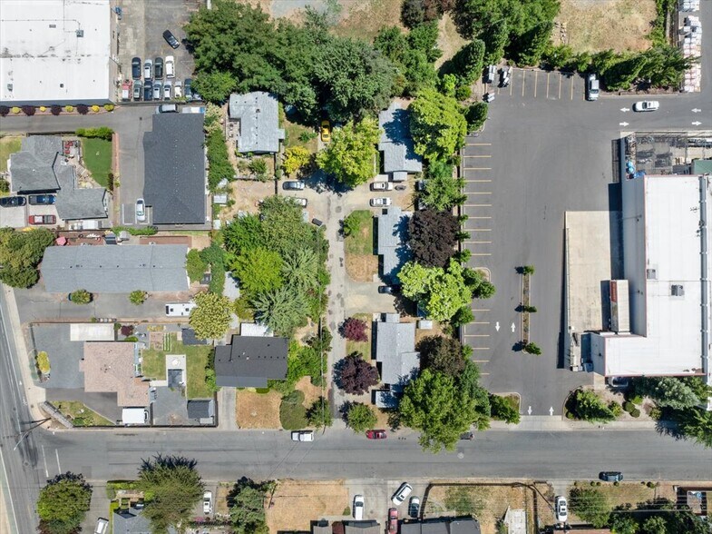 More Photos Of 307 Tussey Ln, Grants Pass Apartments For Sale