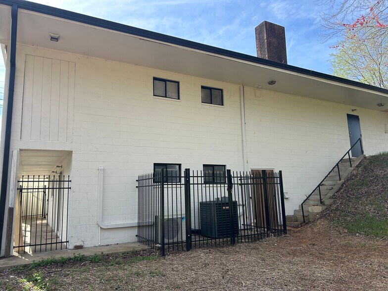 More Photos Of 3439 Myer Lee Dr, Winston-Salem Freestanding For Lease