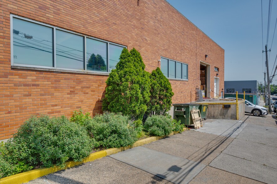 More Photos Of 552-558 S Fulton Ave, Mount Vernon Warehouse For Sale