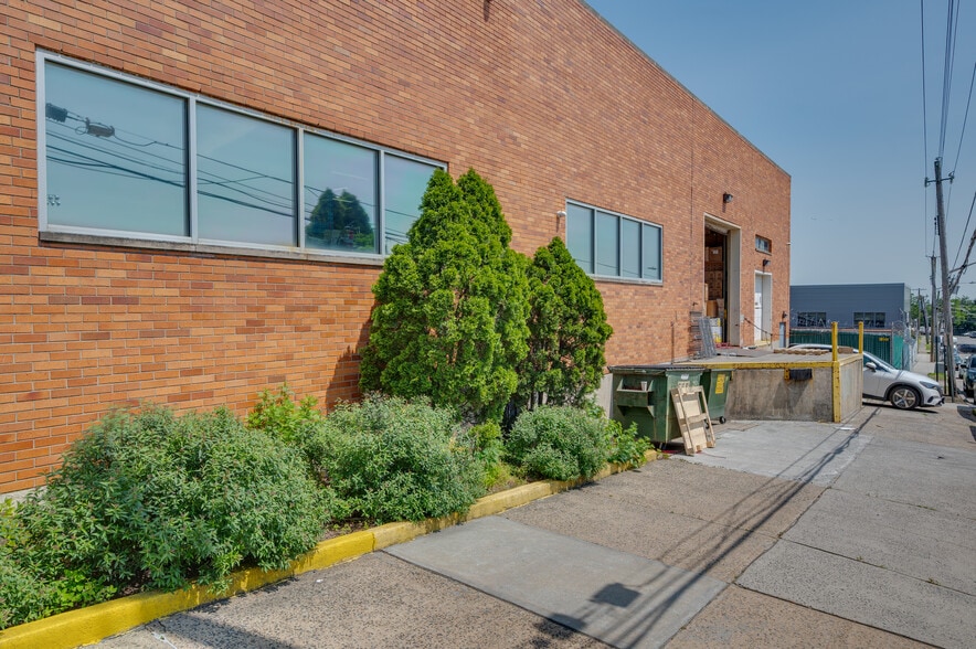 More Photos Of 552-558 S Fulton Ave, Mount Vernon Warehouse For Sale