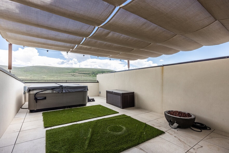 More Photos Of 4554 Forestdale Dr, Park City Light Manufacturing For Sale