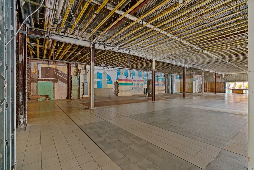 More Photos Of 301 E Yakima Ave, Yakima Office For Sale