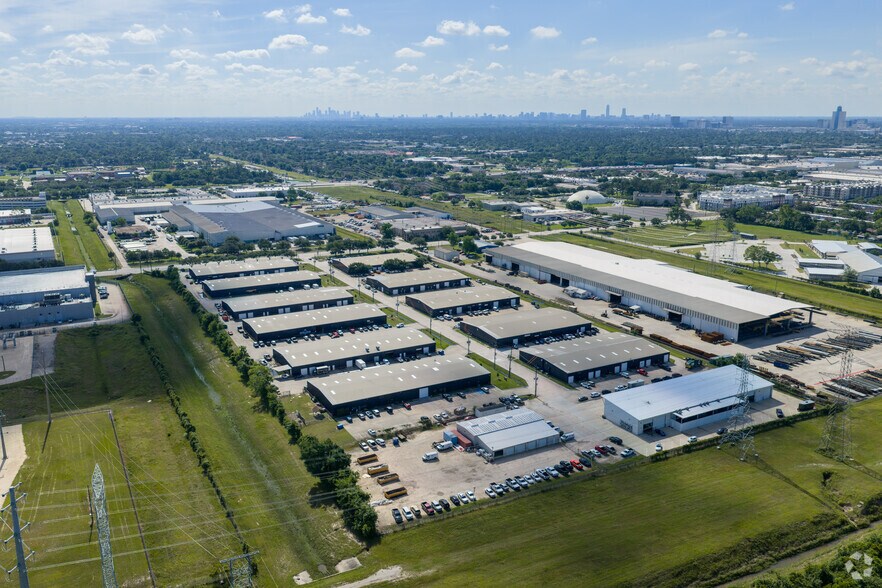 More Photos Of 2121 Brittmoore Rd, Houston Warehouse For Lease