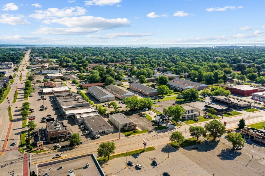 More Photos Of 1518 W Mason St, Green Bay Freestanding For Lease