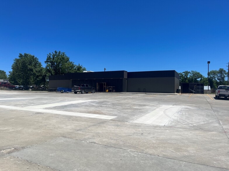 Primary Photo Of 2321 S Lees Summit Rd, Independence Freestanding For Lease