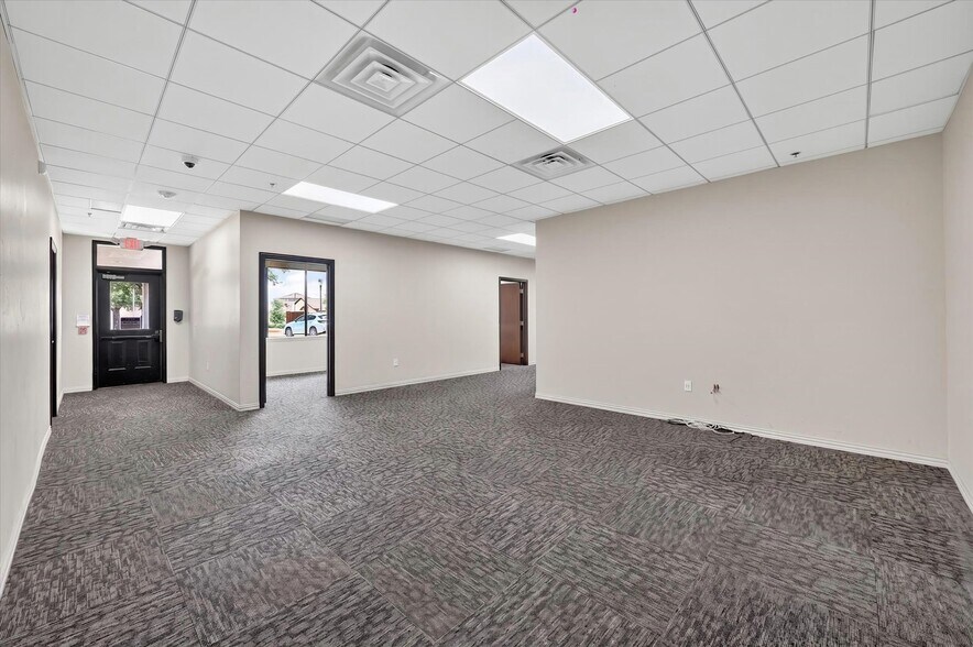 More Photos Of 6200 Stone Hill Farms Pky, Flower Mound Loft Creative Space For Lease