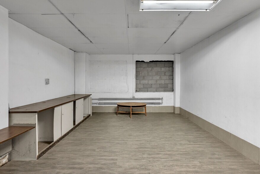 More Photos Of 9900 Northlawn St, Detroit Warehouse For Lease